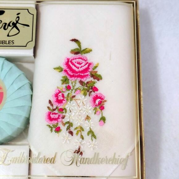 Faberge Soap & Floral Embroidered Handkerchief Collectible Box Set NEW Vintage - Picture 3 of 4